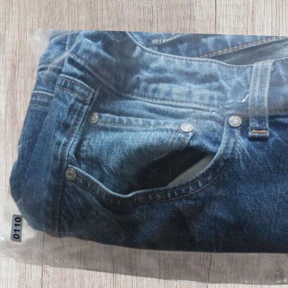 Talbots Womens Everyday Relaxed Capri Jeans 6P Mid-Rise Blue Denim - Picture 8 of 10